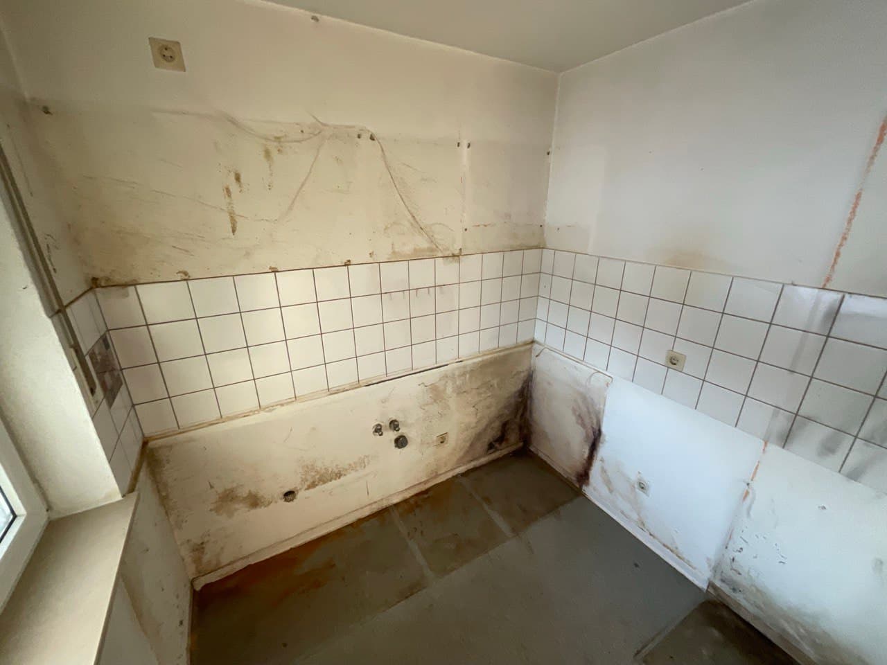 Vorher - Schimmelpilzsanierung in Gütersloh